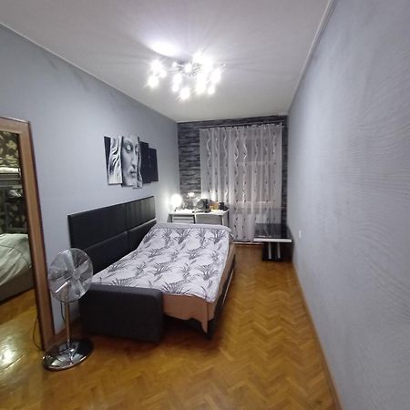 APARTAMENT VENGE -CAŁE MIESZKANIE 46m2 NA WYŁĄCZNOŚĆ - Z JEDNĄ SYPIALNIĄ I JEDNYM SYPIALNO-SALONEM -3 PIĘTRO BEZ WINDY- REZERWACJA BEZ KARTY KREDYTOWEJ-KLIMATYZACJA-2 ŁÓŻECZKA DZIECIĘCE-ŚNIADANIE XXL 30zł Breslau Exterior foto