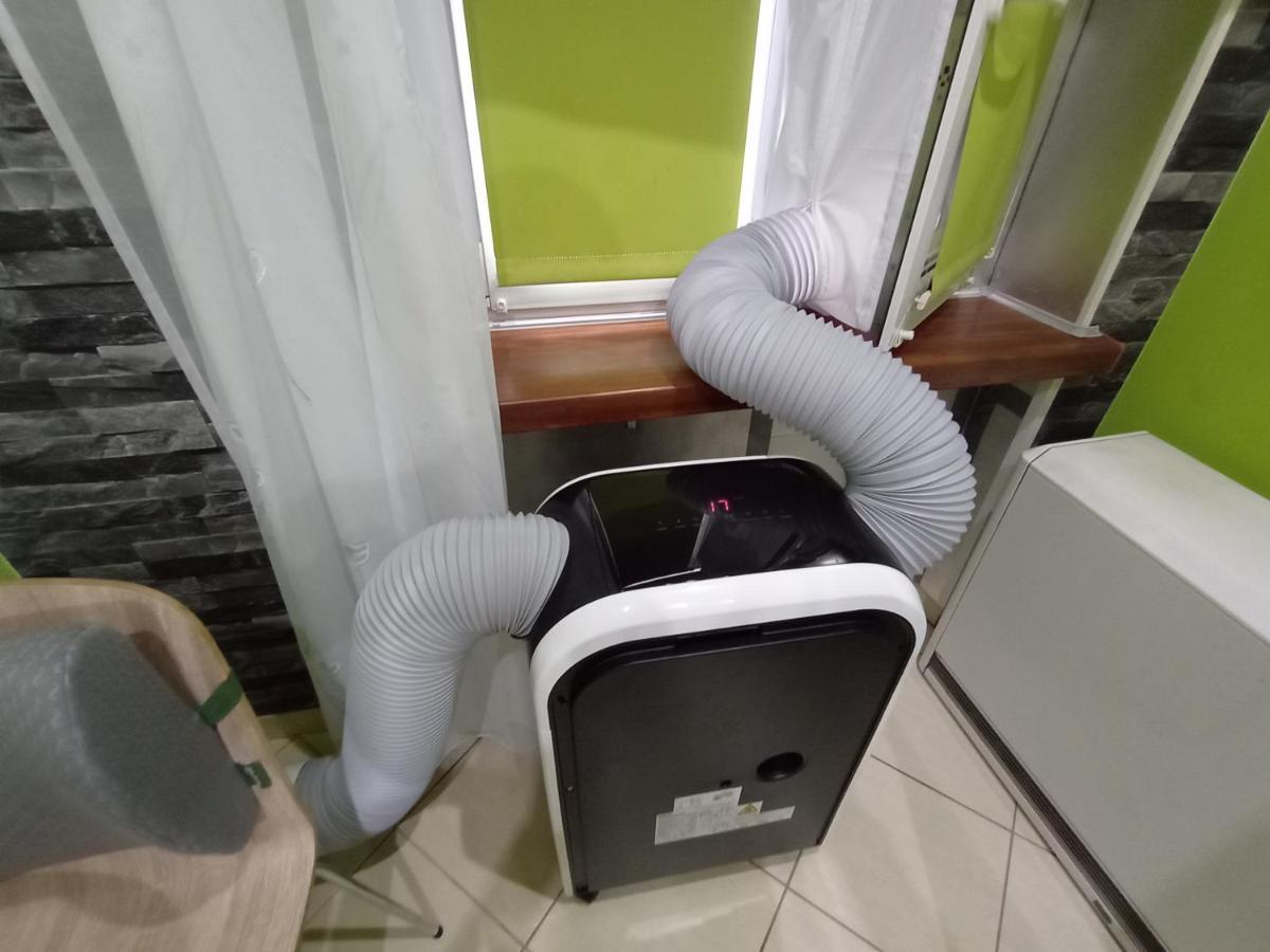 APARTAMENT VENGE -CAŁE MIESZKANIE 46m2 NA WYŁĄCZNOŚĆ - Z JEDNĄ SYPIALNIĄ I JEDNYM SYPIALNO-SALONEM -3 PIĘTRO BEZ WINDY- REZERWACJA BEZ KARTY KREDYTOWEJ-KLIMATYZACJA-2 ŁÓŻECZKA DZIECIĘCE-ŚNIADANIE XXL 30zł Breslau Exterior foto