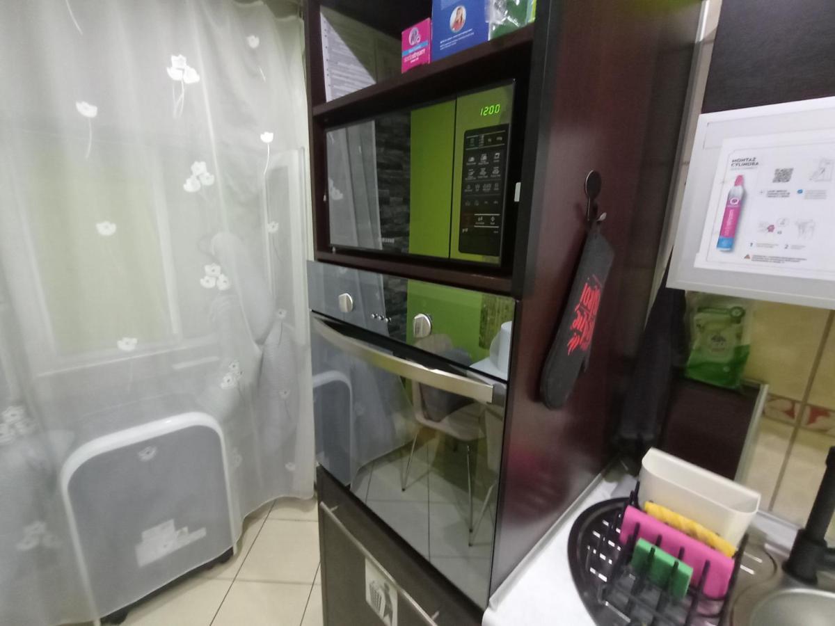 APARTAMENT VENGE -CAŁE MIESZKANIE 46m2 NA WYŁĄCZNOŚĆ - Z JEDNĄ SYPIALNIĄ I JEDNYM SYPIALNO-SALONEM -3 PIĘTRO BEZ WINDY- REZERWACJA BEZ KARTY KREDYTOWEJ-KLIMATYZACJA-2 ŁÓŻECZKA DZIECIĘCE-ŚNIADANIE XXL 30zł Breslau Exterior foto