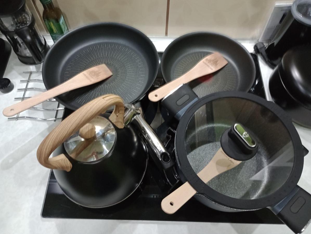 APARTAMENT VENGE -CAŁE MIESZKANIE 46m2 NA WYŁĄCZNOŚĆ - Z JEDNĄ SYPIALNIĄ I JEDNYM SYPIALNO-SALONEM -3 PIĘTRO BEZ WINDY- REZERWACJA BEZ KARTY KREDYTOWEJ-KLIMATYZACJA-2 ŁÓŻECZKA DZIECIĘCE-ŚNIADANIE XXL 30zł Breslau Exterior foto