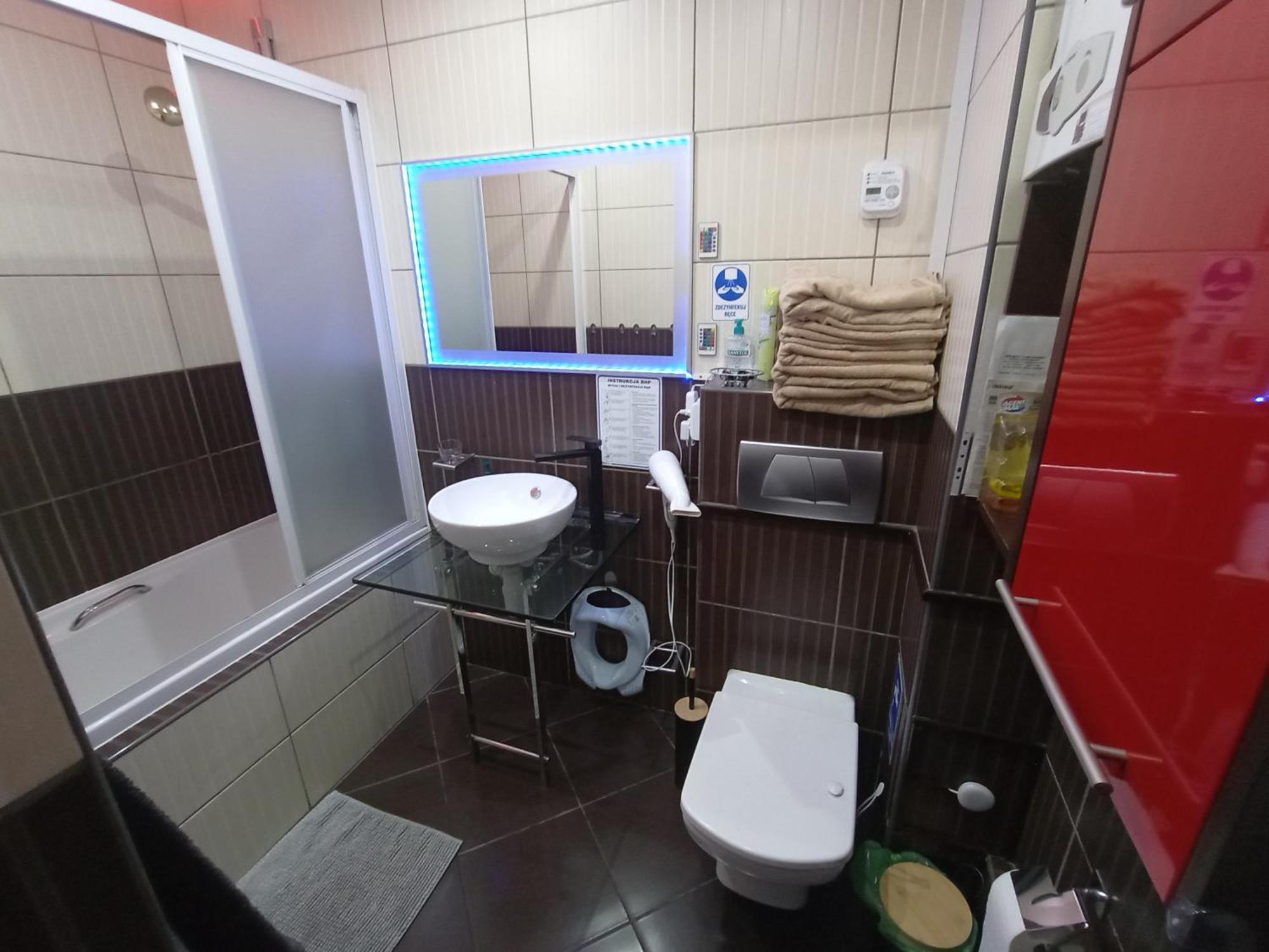 APARTAMENT VENGE -CAŁE MIESZKANIE 46m2 NA WYŁĄCZNOŚĆ - Z JEDNĄ SYPIALNIĄ I JEDNYM SYPIALNO-SALONEM -3 PIĘTRO BEZ WINDY- REZERWACJA BEZ KARTY KREDYTOWEJ-KLIMATYZACJA-2 ŁÓŻECZKA DZIECIĘCE-ŚNIADANIE XXL 30zł Breslau Exterior foto