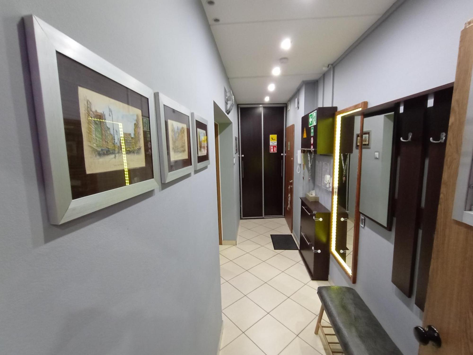 APARTAMENT VENGE -CAŁE MIESZKANIE 46m2 NA WYŁĄCZNOŚĆ - Z JEDNĄ SYPIALNIĄ I JEDNYM SYPIALNO-SALONEM -3 PIĘTRO BEZ WINDY- REZERWACJA BEZ KARTY KREDYTOWEJ-KLIMATYZACJA-2 ŁÓŻECZKA DZIECIĘCE-ŚNIADANIE XXL 30zł Breslau Exterior foto