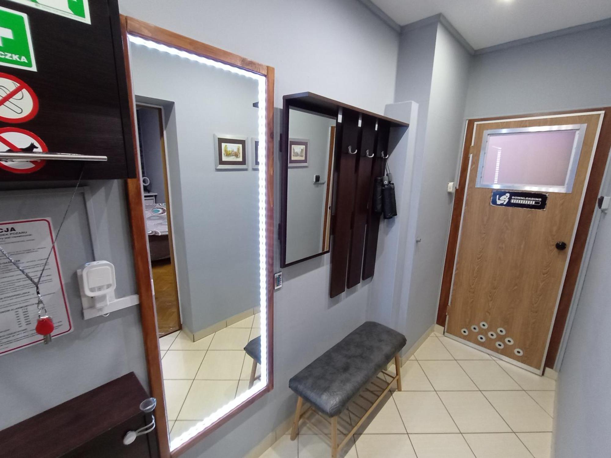 APARTAMENT VENGE -CAŁE MIESZKANIE 46m2 NA WYŁĄCZNOŚĆ - Z JEDNĄ SYPIALNIĄ I JEDNYM SYPIALNO-SALONEM -3 PIĘTRO BEZ WINDY- REZERWACJA BEZ KARTY KREDYTOWEJ-KLIMATYZACJA-2 ŁÓŻECZKA DZIECIĘCE-ŚNIADANIE XXL 30zł Breslau Exterior foto