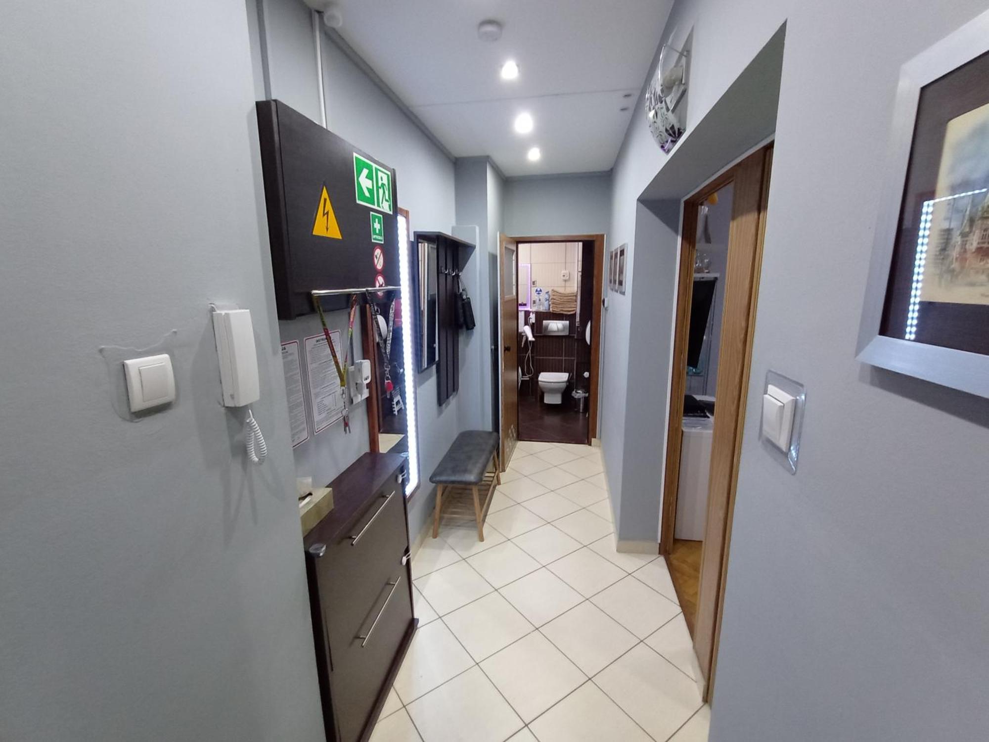 APARTAMENT VENGE -CAŁE MIESZKANIE 46m2 NA WYŁĄCZNOŚĆ - Z JEDNĄ SYPIALNIĄ I JEDNYM SYPIALNO-SALONEM -3 PIĘTRO BEZ WINDY- REZERWACJA BEZ KARTY KREDYTOWEJ-KLIMATYZACJA-2 ŁÓŻECZKA DZIECIĘCE-ŚNIADANIE XXL 30zł Breslau Exterior foto