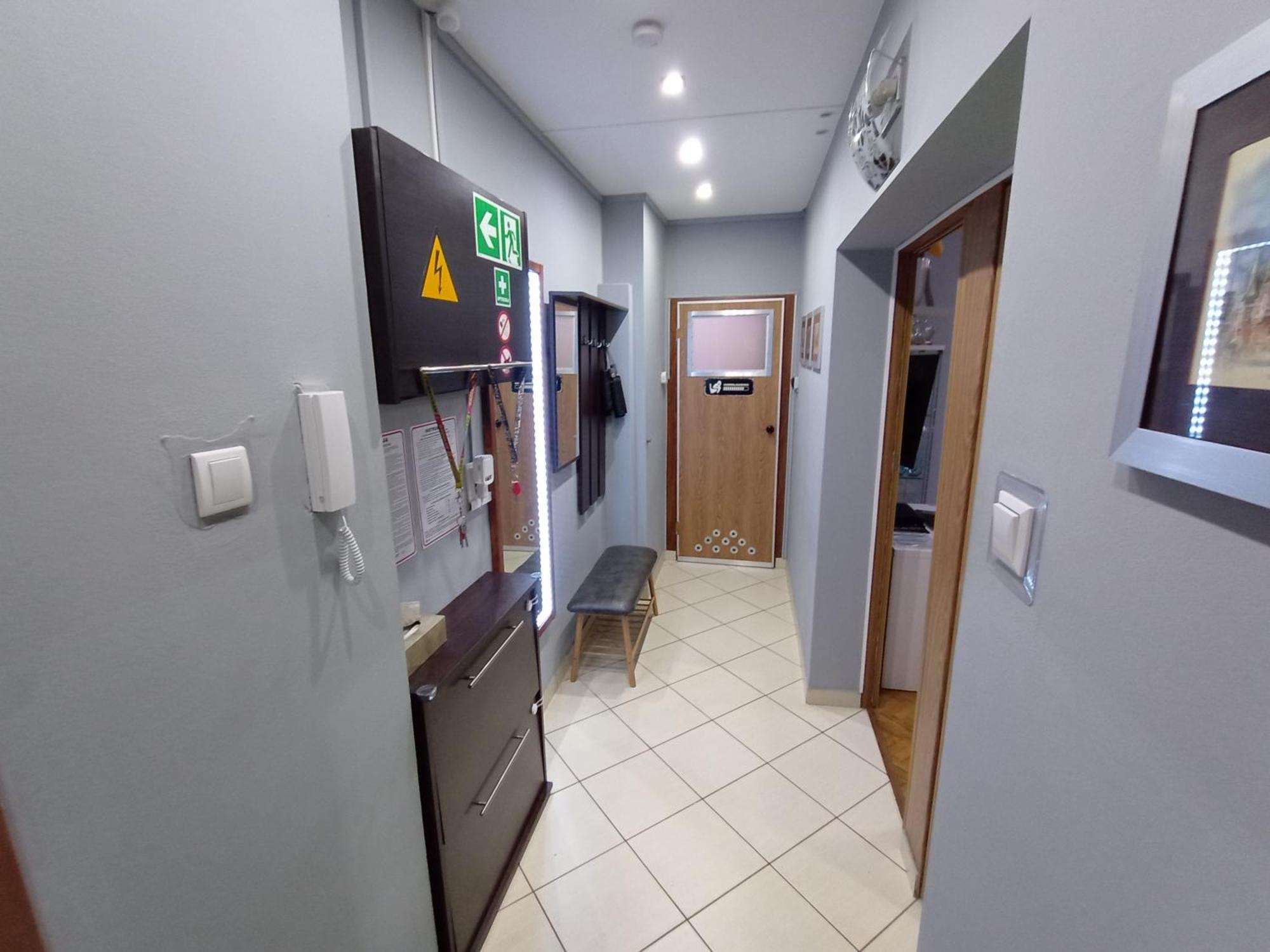 APARTAMENT VENGE -CAŁE MIESZKANIE 46m2 NA WYŁĄCZNOŚĆ - Z JEDNĄ SYPIALNIĄ I JEDNYM SYPIALNO-SALONEM -3 PIĘTRO BEZ WINDY- REZERWACJA BEZ KARTY KREDYTOWEJ-KLIMATYZACJA-2 ŁÓŻECZKA DZIECIĘCE-ŚNIADANIE XXL 30zł Breslau Exterior foto